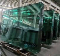 Padel mahkemeleri için temperli cam