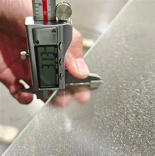 En12150 ile 3.2mm Temperli Ultra Şeffaf Güneş Camı